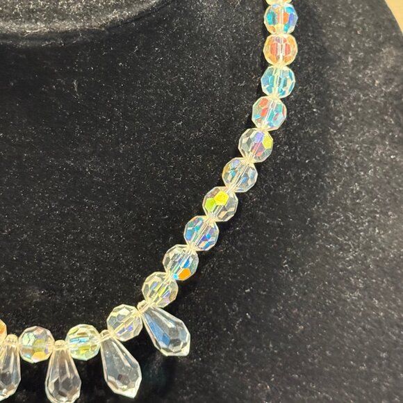 Vintage Aurora Borealis Beautifully Faceted Graduated Crystal Bead Necklace - Picture 6 of 10